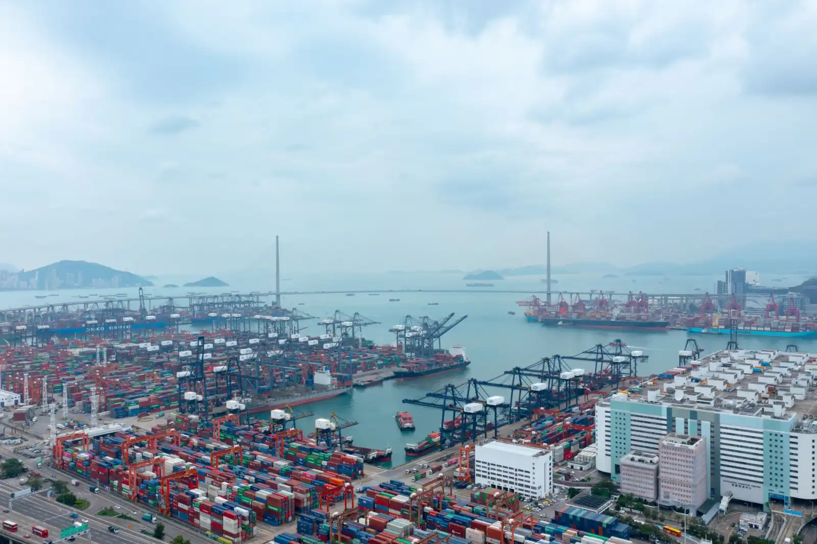 重庆制造业工厂清洁设备选型：工业吸尘器与洗地机的适用性对比