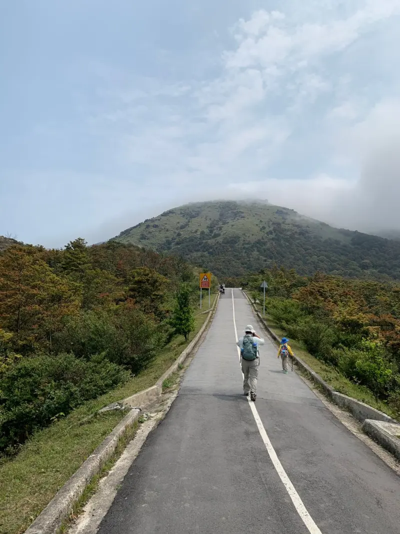 工业扫地机选型指南：工厂地面清洁设备的匹配方案