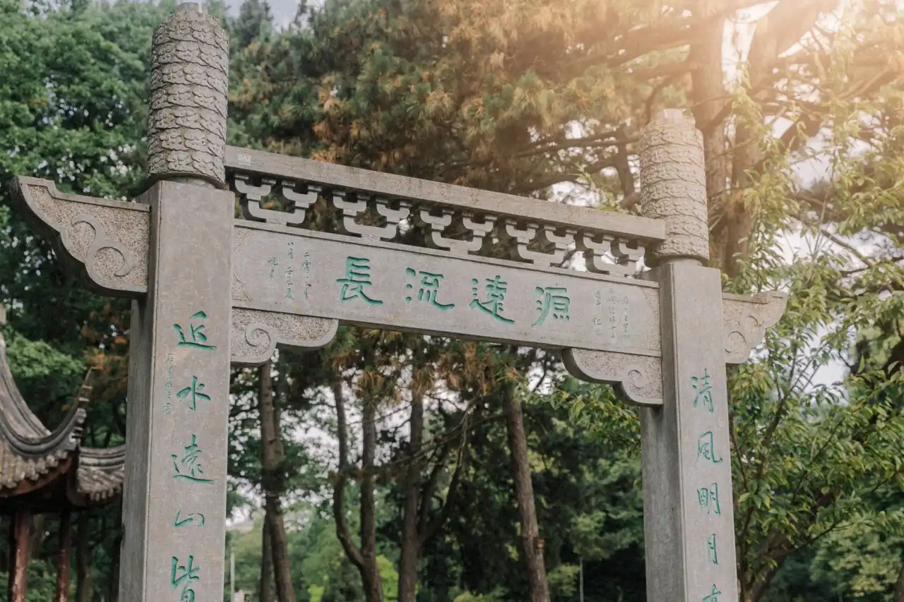 洗地机与工业吸尘器联合作业方案提升保洁效率分析