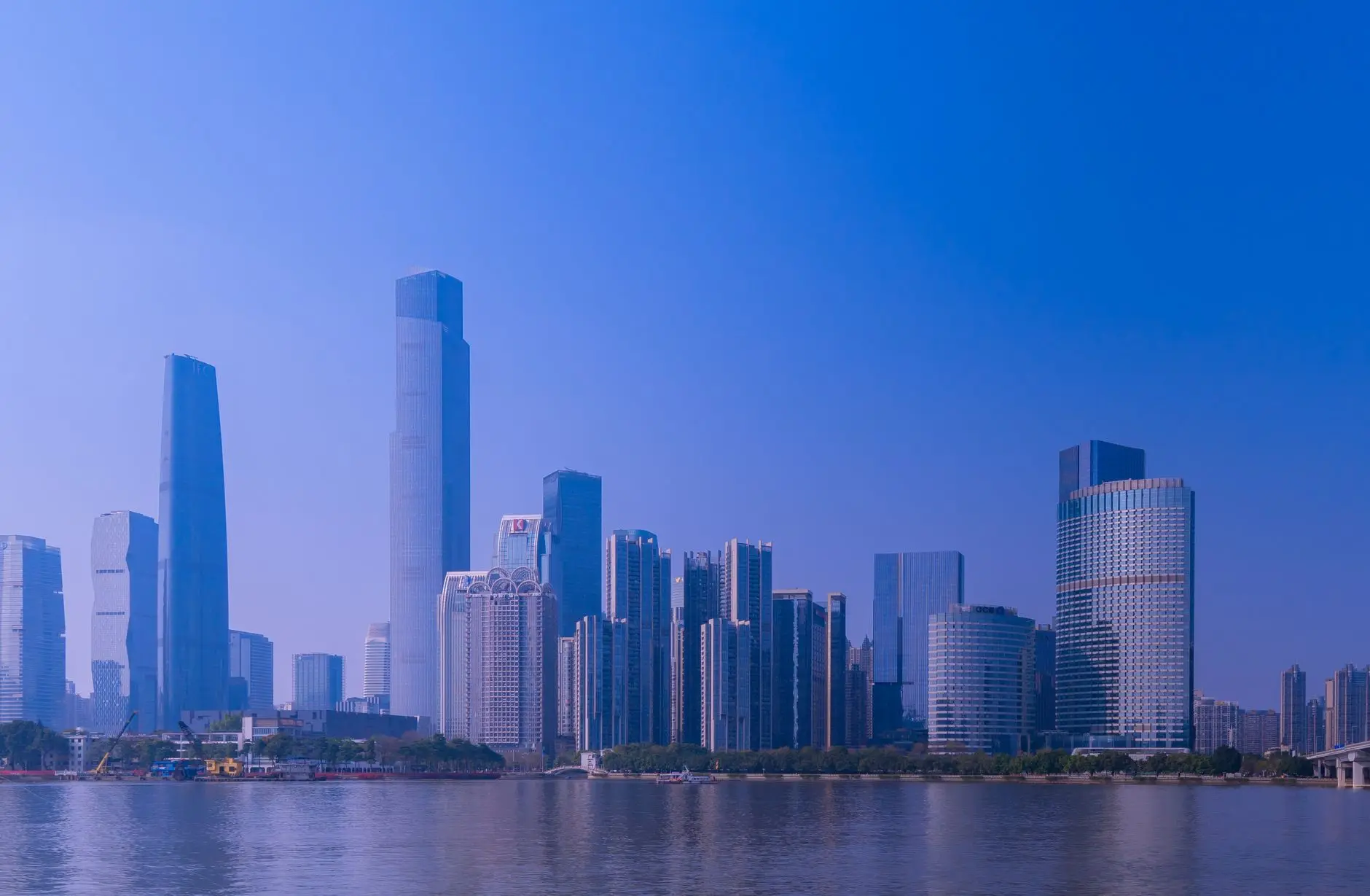 工业吸尘器在电子厂洁净车间的应用方案与选型要点