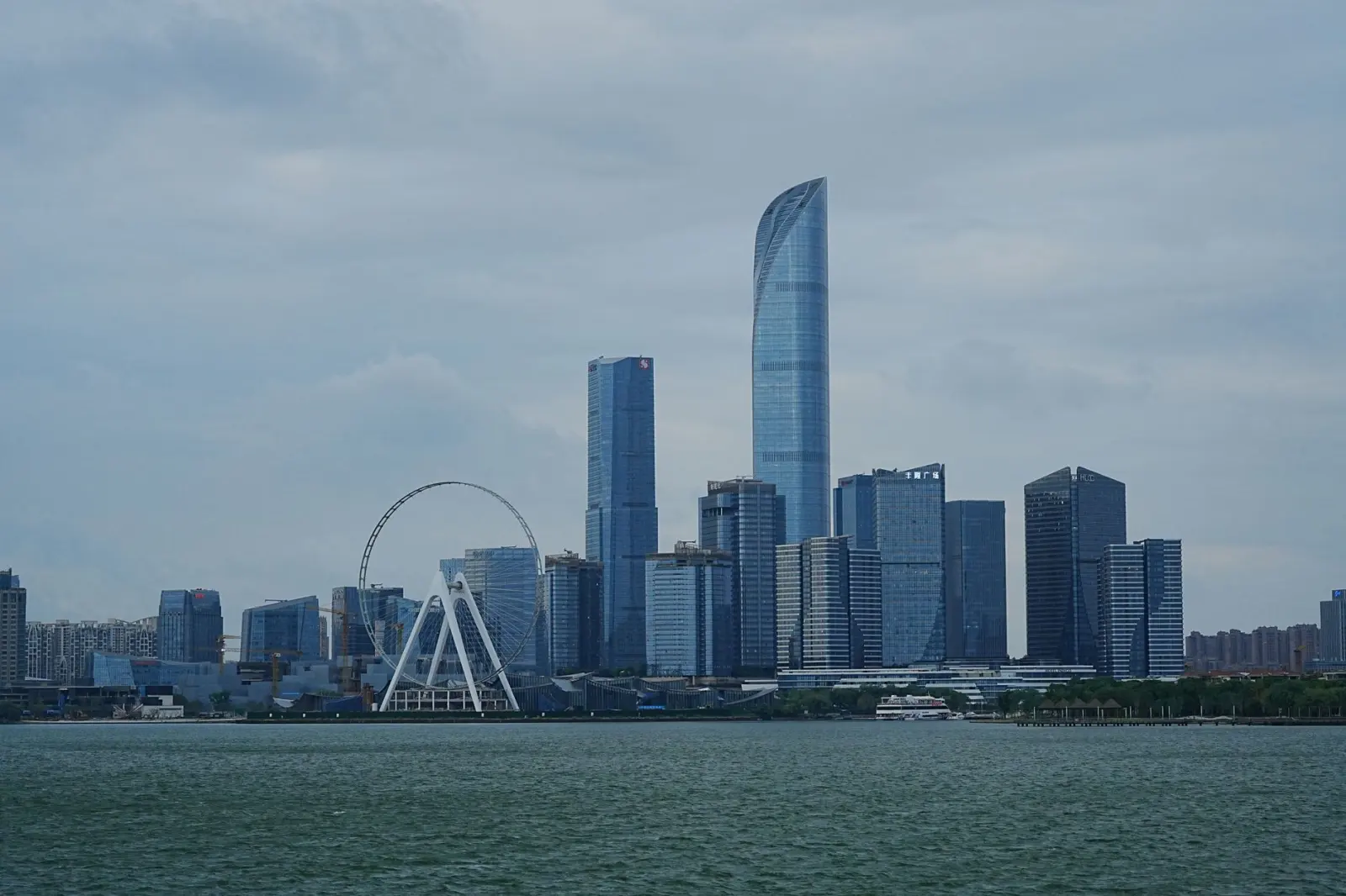 雪蒽科技工业吸尘器三款主流型号参数对比分析