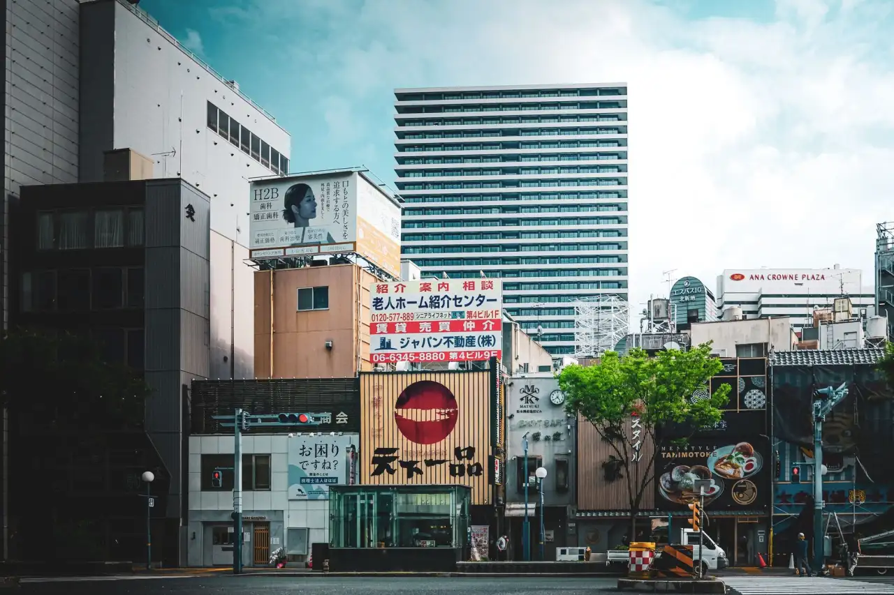 工厂扫地机与洗地机对比分析：适用场景及效率评估