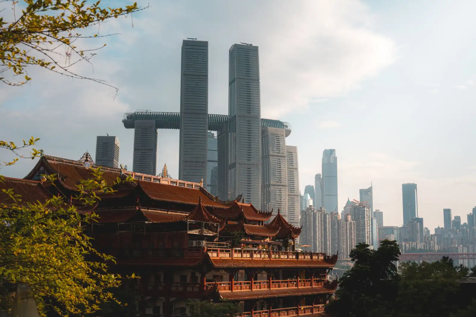 工业吸尘器与洗地机在工厂地面清洁中的协同应用方案