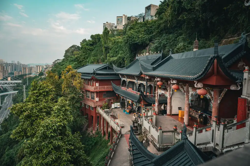 洗地机与人工保洁对比：物业清洁成本与效果分析