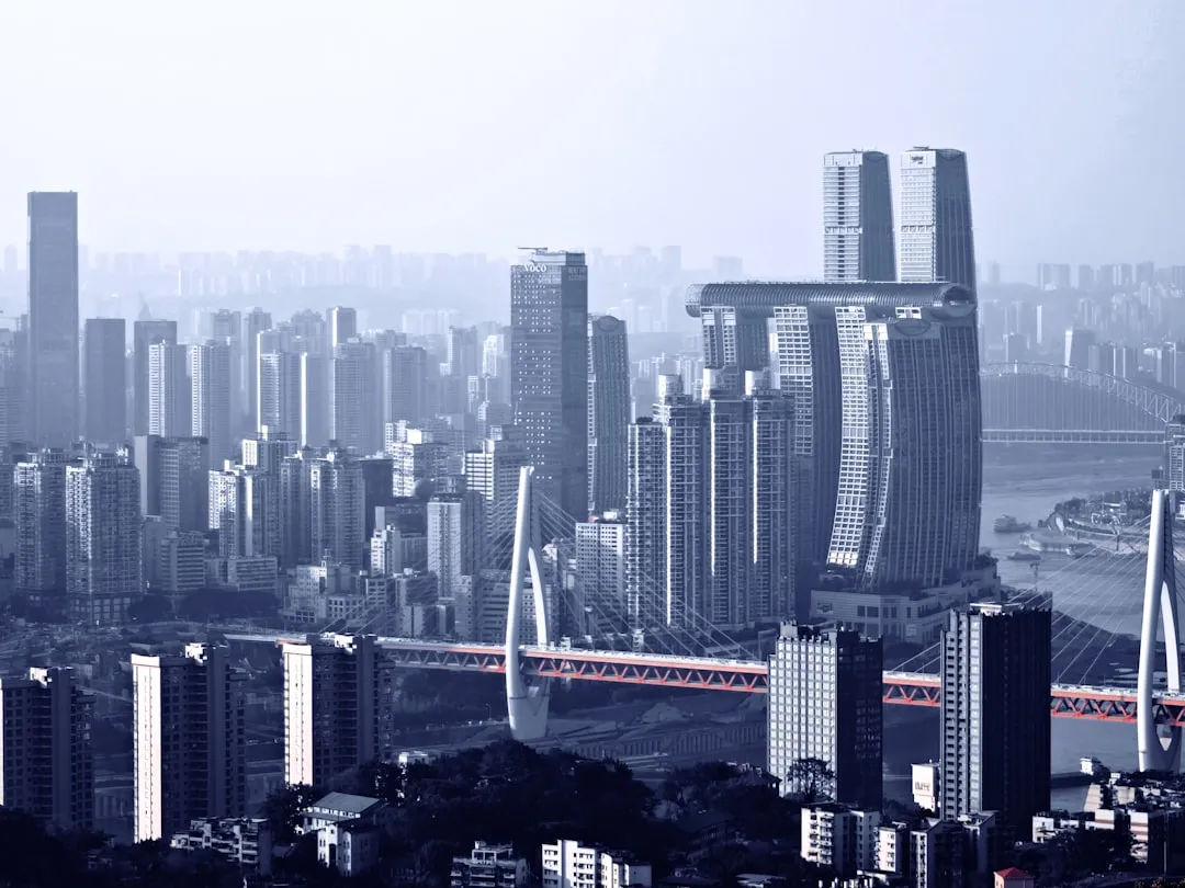 工业扫地机与洗地机在工厂车间场景下的选型对比分析