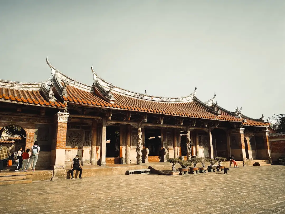 工业吸尘器与洗地机在工厂粉尘治理中的协同应用方案