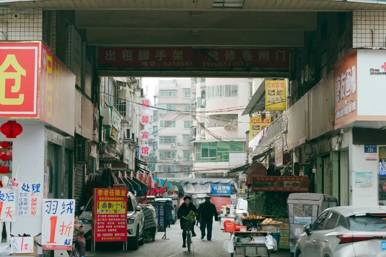 工业吸尘器与洗地机联合作业方案在工厂清洁中的应用