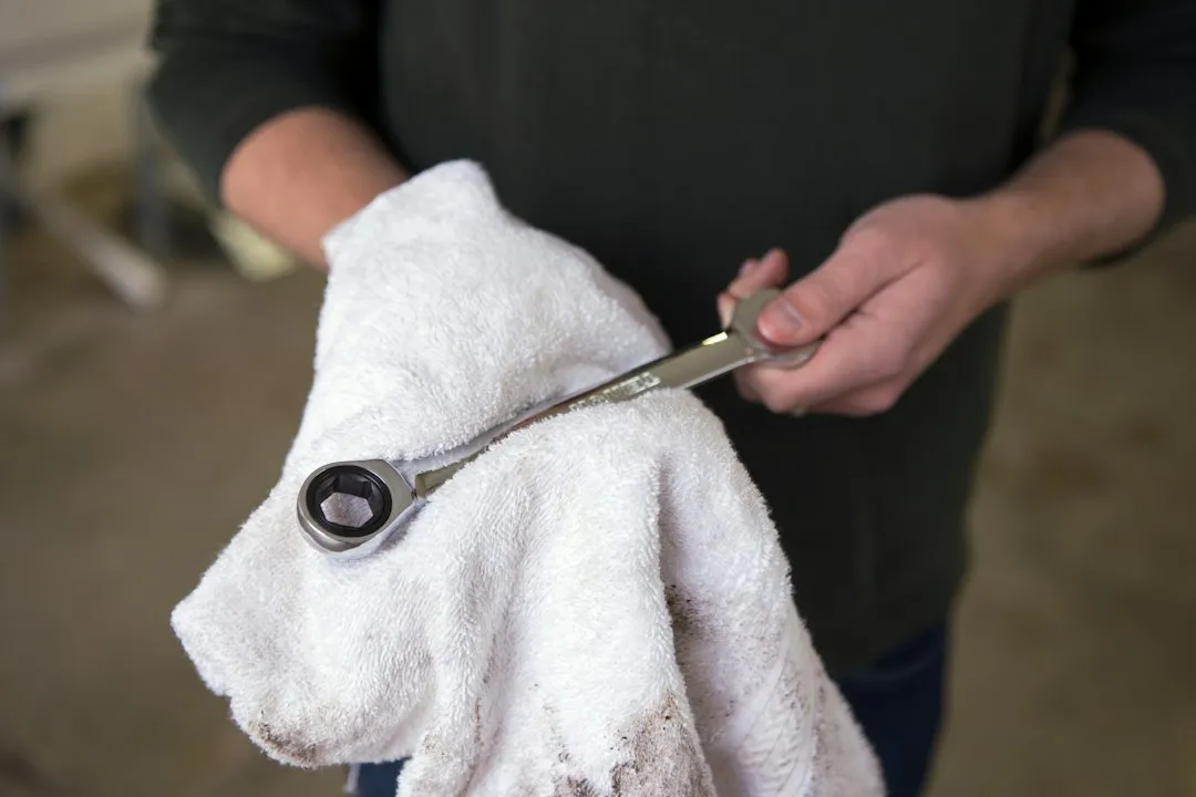 工业吸尘器与扫地机协同作业：工厂车间地面清洁设备组合方案解析正文配图 1